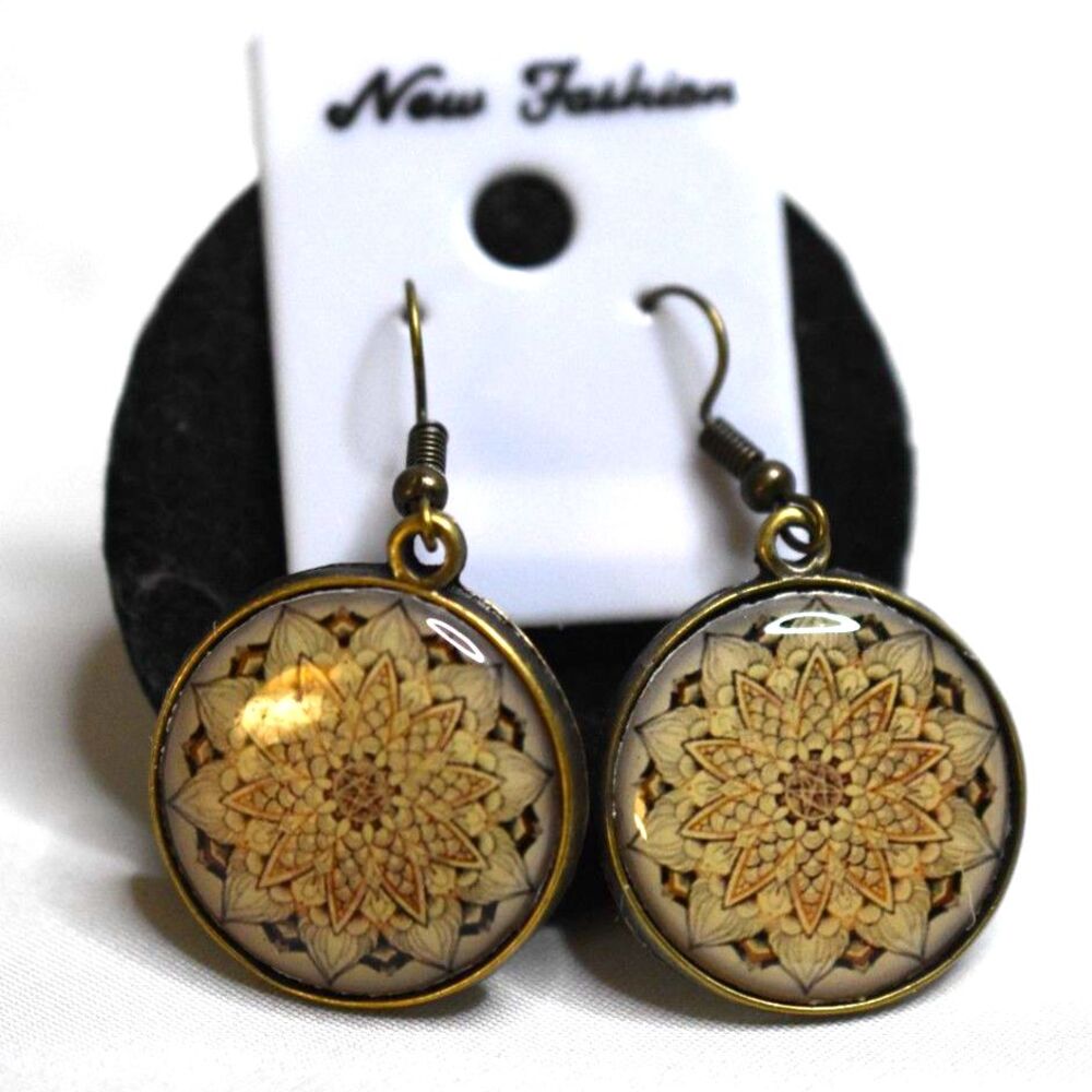 NIP Eccentric Intricate Mandala Design Glass Cabochon Dome Bronze Tone Earrings